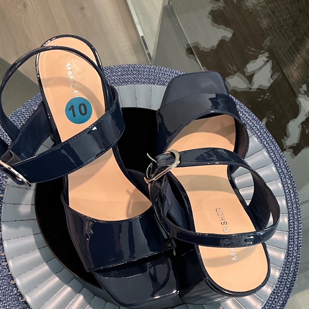 NWOT Marc Fisher Patent Leather Platform Sandals - Picture 3 of 13